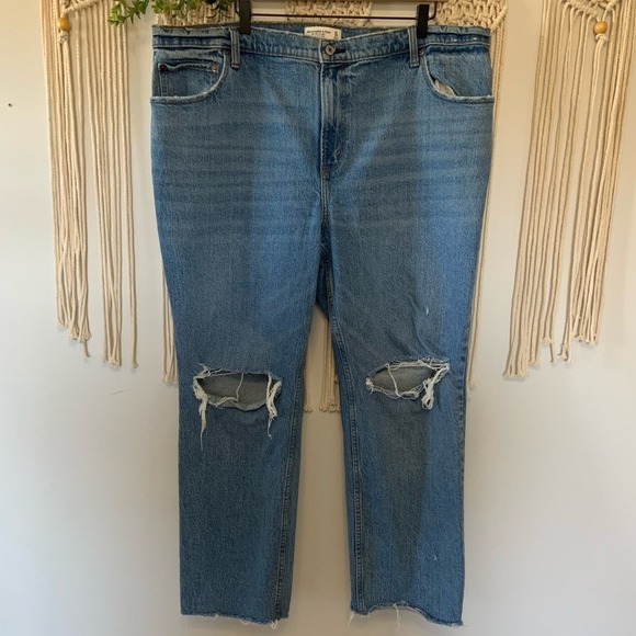 Abercrombie & Fitch Denim - ABERCROMBIE & FITCH 90s Straight Ultra High Rise Distressed Jeans 35 / 20 SHORT